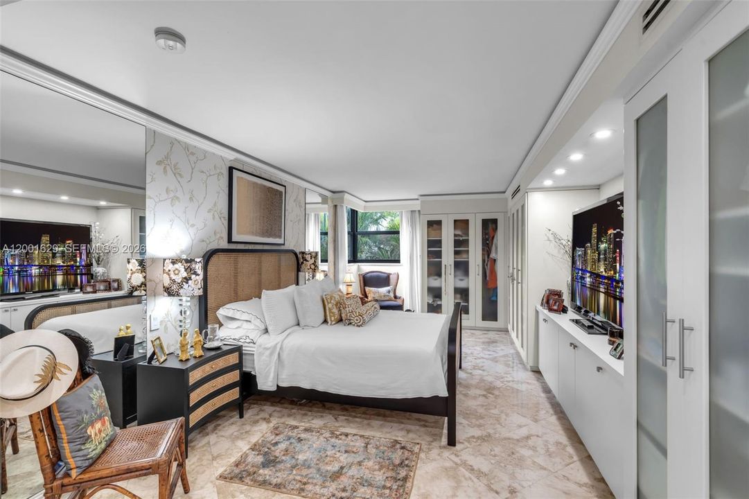 Active With Contract: $5,500 (2 beds, 2 baths, 1450 Square Feet)