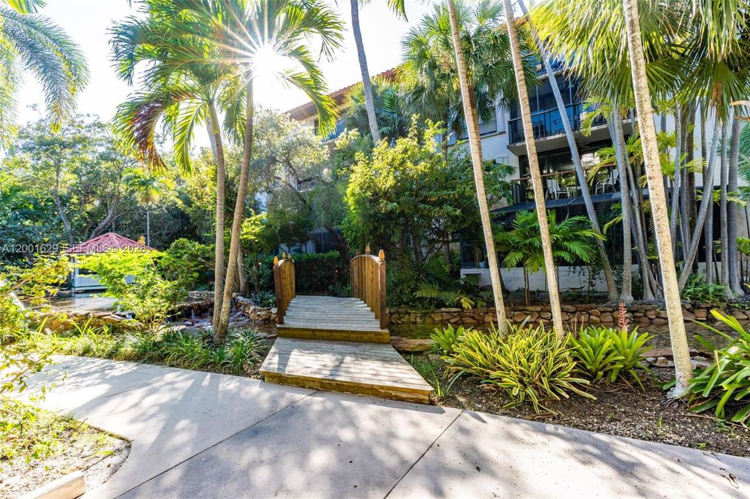Active With Contract: $5,500 (2 beds, 2 baths, 1450 Square Feet)