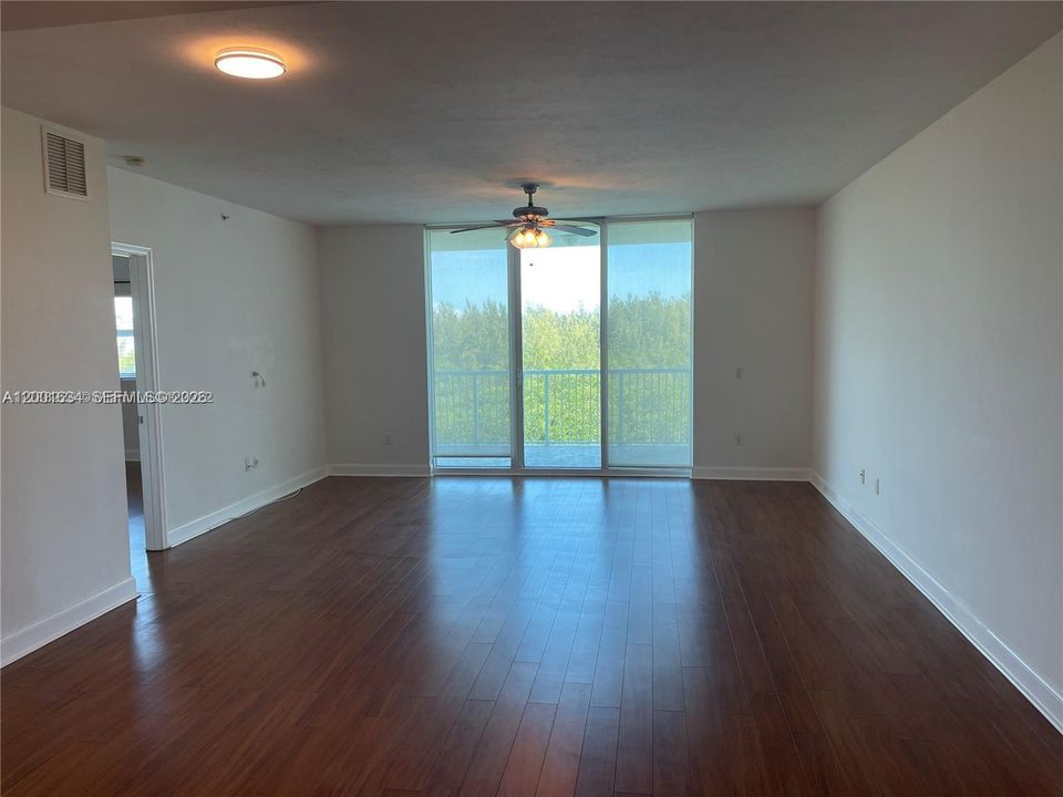 Activo con contrato: $3,350 (2 camas, 2 baños, 1763 Pies cuadrados)