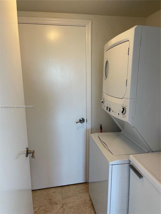 Activo con contrato: $3,350 (2 camas, 2 baños, 1763 Pies cuadrados)