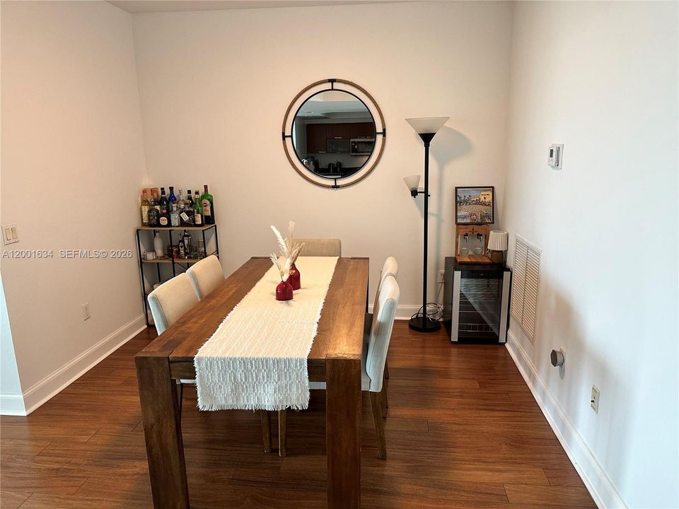 Activo con contrato: $3,350 (2 camas, 2 baños, 1763 Pies cuadrados)