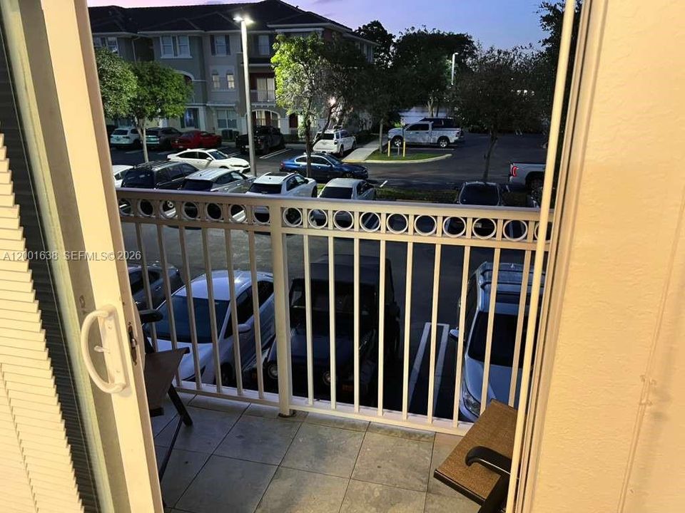 На продажу: $360,000 (2 спален, 2 ванн, 1260 Квадратных фут)