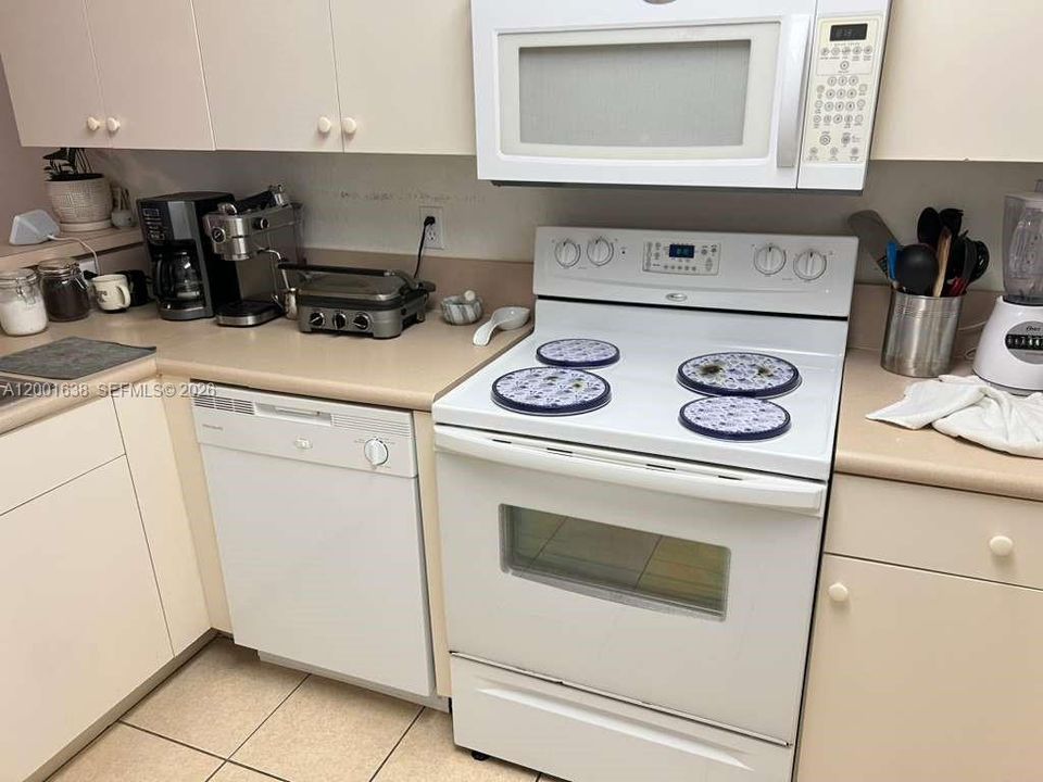 На продажу: $360,000 (2 спален, 2 ванн, 1260 Квадратных фут)