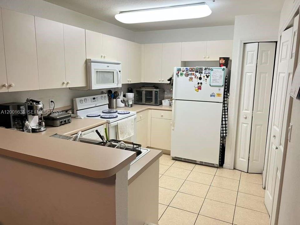 На продажу: $360,000 (2 спален, 2 ванн, 1260 Квадратных фут)