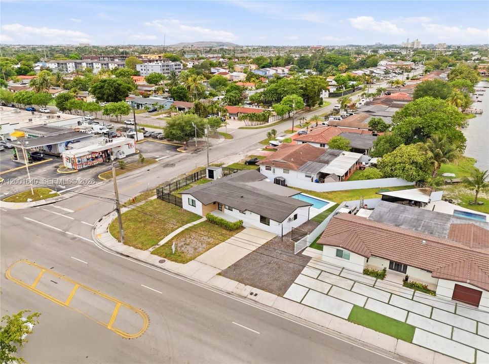 For Sale: $990,000 (4 beds, 3 baths, 1325 Square Feet)