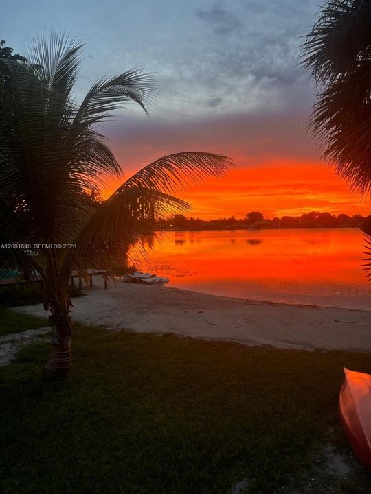 For Sale: $990,000 (4 beds, 3 baths, 1325 Square Feet)