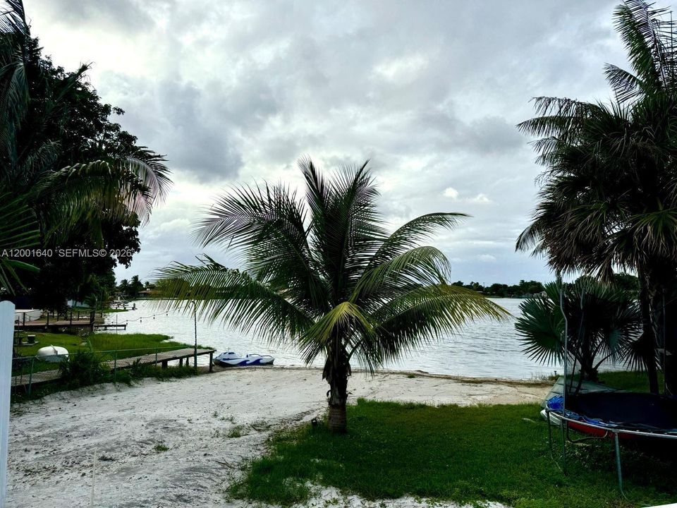For Sale: $990,000 (4 beds, 3 baths, 1325 Square Feet)