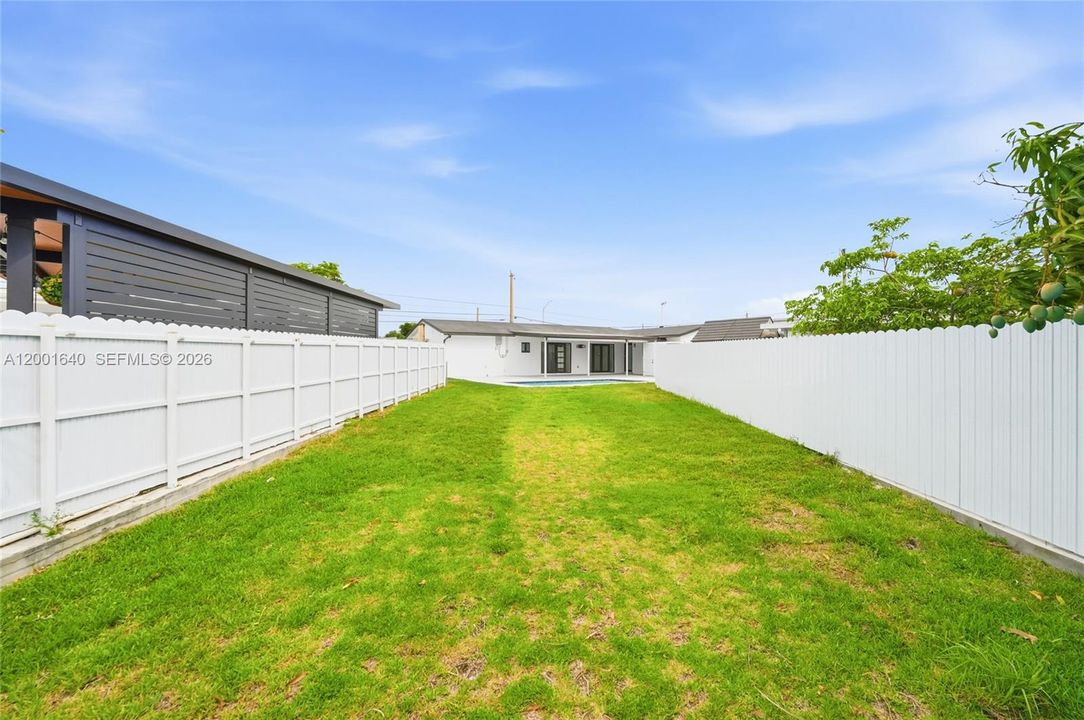 For Sale: $990,000 (4 beds, 3 baths, 1325 Square Feet)