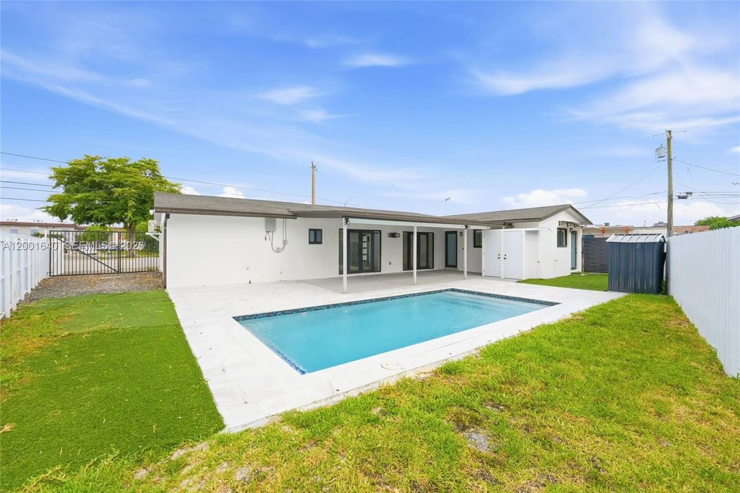 For Sale: $990,000 (4 beds, 3 baths, 1325 Square Feet)