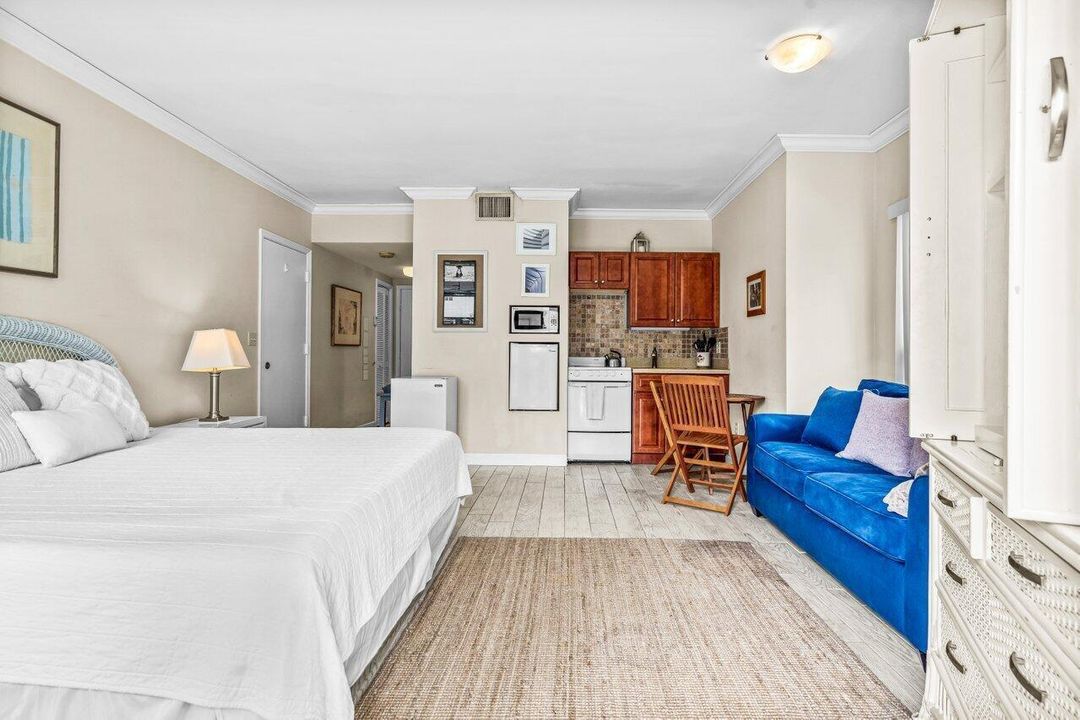 013-11863WimbledonCircle-432-Wellington-