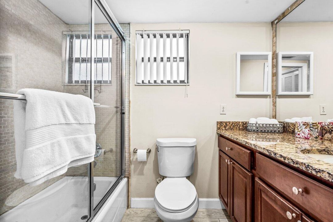 011-11863WimbledonCircle-432-Wellington-