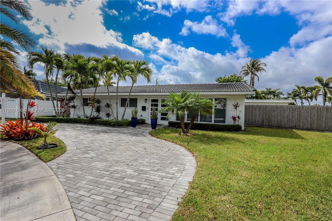 For Sale: $1,749,000 (4 beds, 3 baths, 2208 Square Feet)