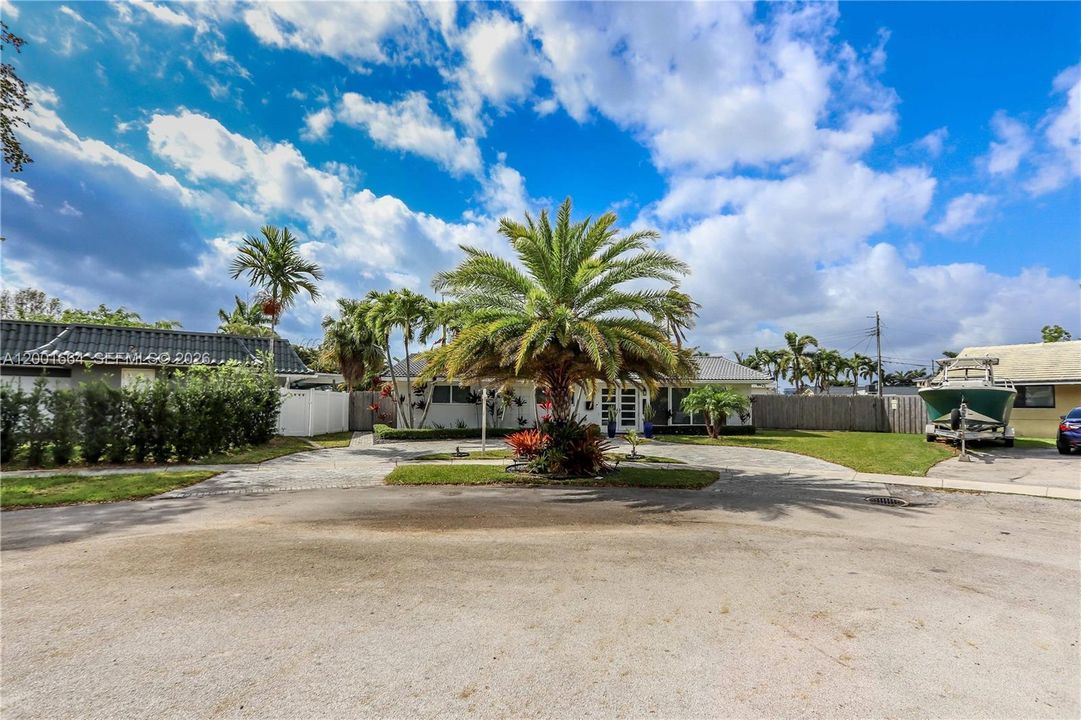 For Sale: $1,749,000 (4 beds, 3 baths, 2208 Square Feet)