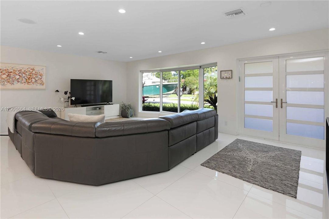 For Sale: $1,749,000 (4 beds, 3 baths, 2208 Square Feet)
