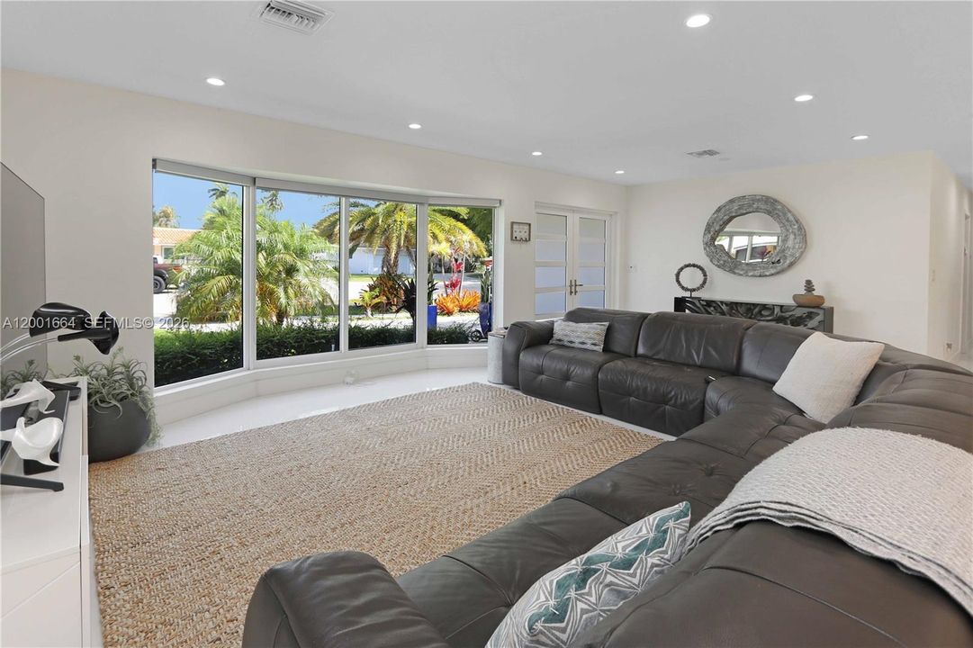 For Sale: $1,749,000 (4 beds, 3 baths, 2208 Square Feet)