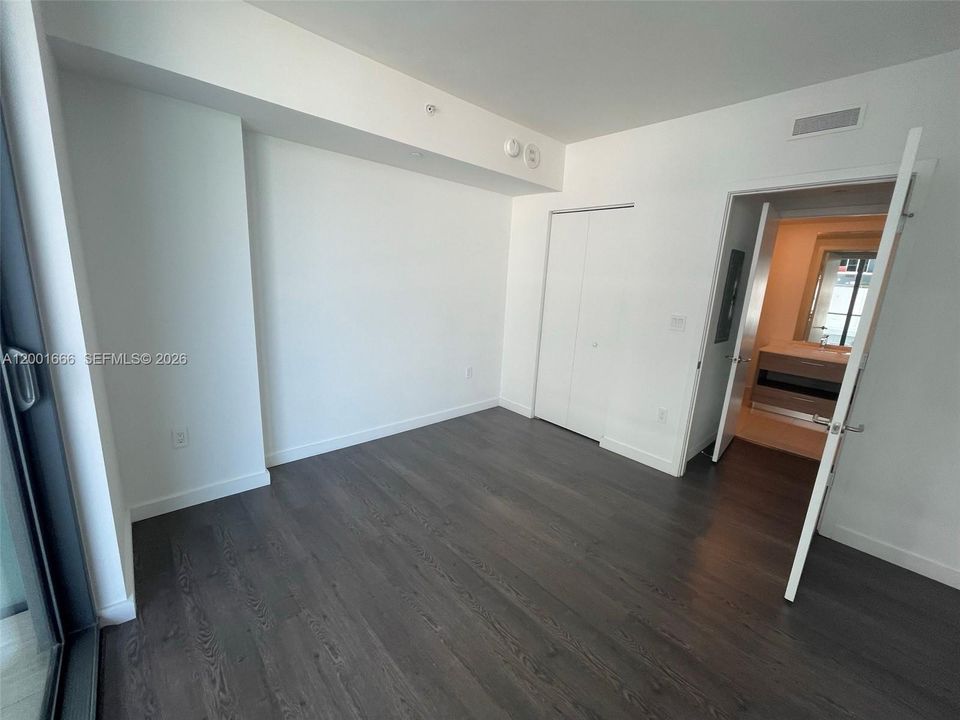 For Sale: $489,000 (1 beds, 1 baths, 570 Square Feet)