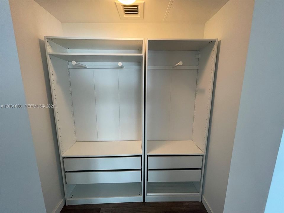 For Sale: $489,000 (1 beds, 1 baths, 570 Square Feet)