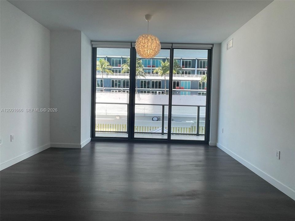 For Sale: $489,000 (1 beds, 1 baths, 570 Square Feet)