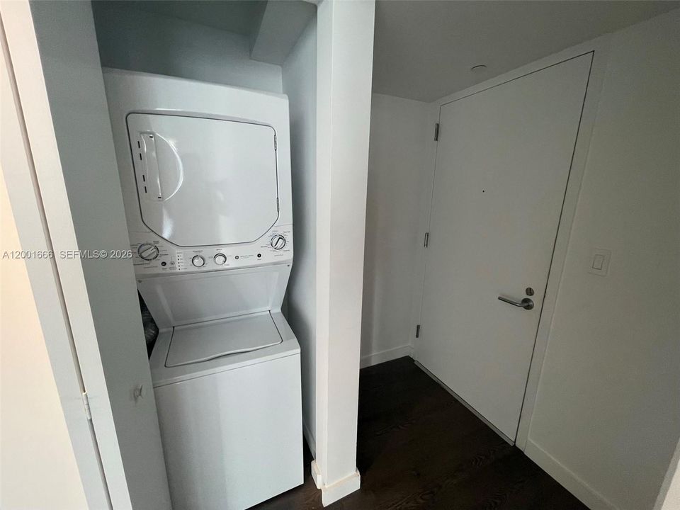 For Sale: $489,000 (1 beds, 1 baths, 570 Square Feet)