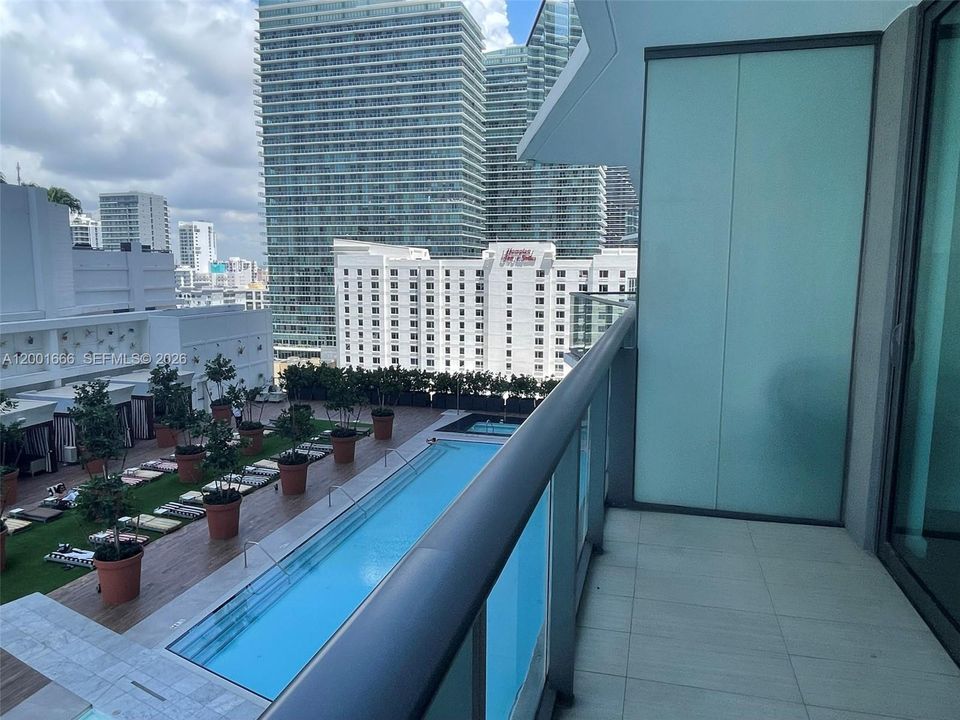 For Sale: $489,000 (1 beds, 1 baths, 570 Square Feet)