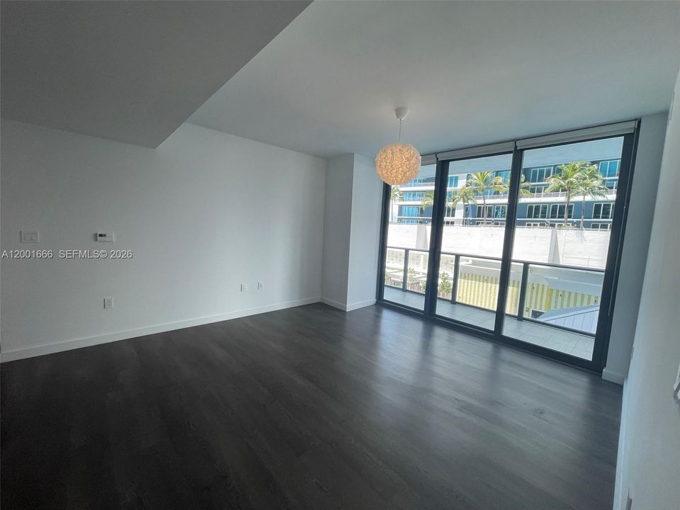 For Sale: $489,000 (1 beds, 1 baths, 570 Square Feet)