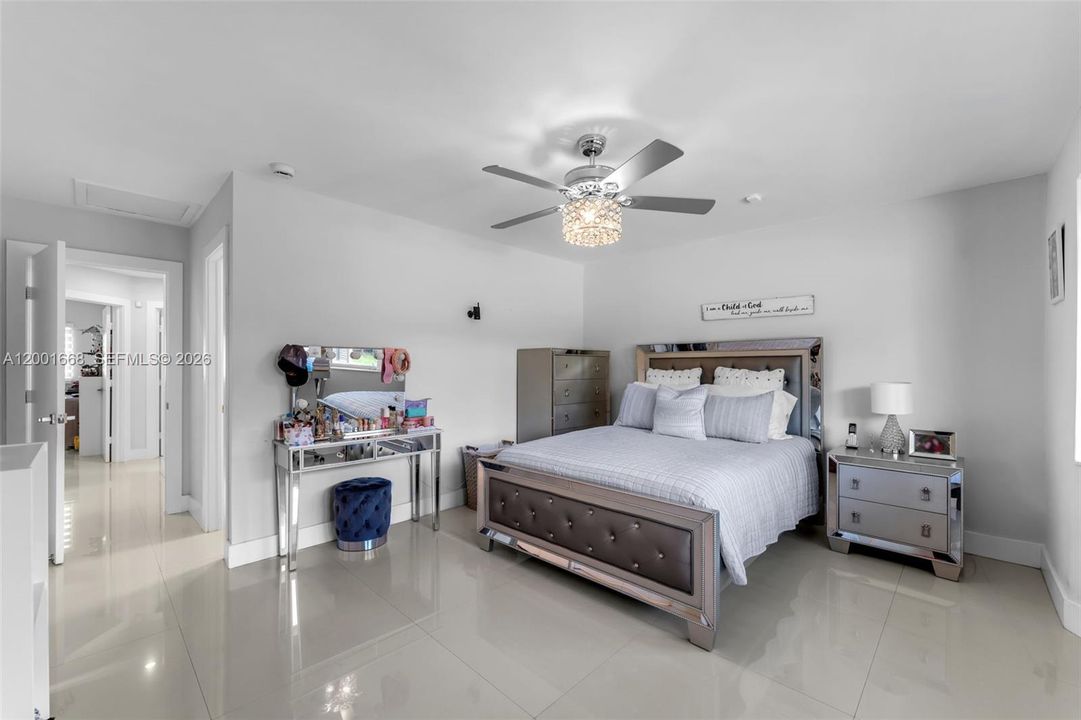 Active With Contract: $1,400,000 (5 beds, 3 baths, 0 Square Feet)