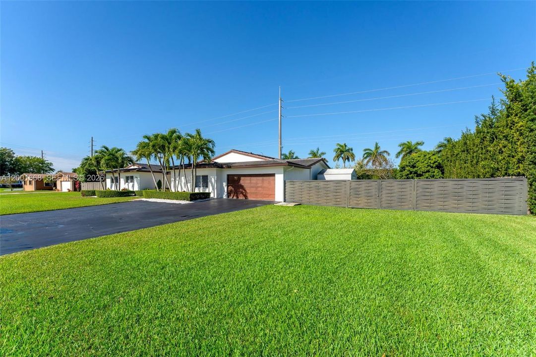 Active With Contract: $1,400,000 (5 beds, 3 baths, 0 Square Feet)