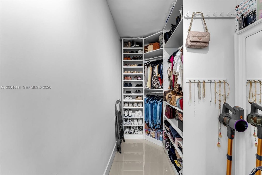Active With Contract: $1,400,000 (5 beds, 3 baths, 0 Square Feet)