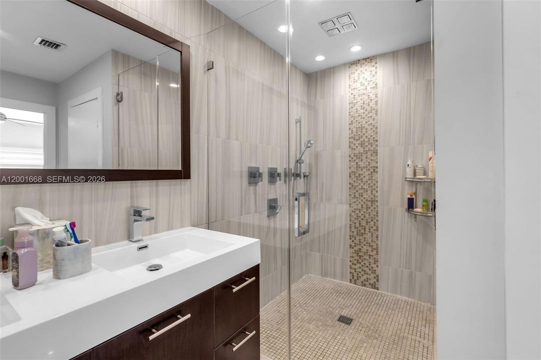Active With Contract: $1,400,000 (5 beds, 3 baths, 0 Square Feet)