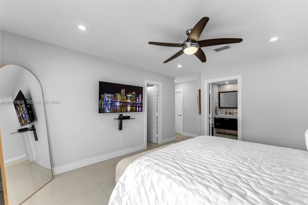 Active With Contract: $1,400,000 (5 beds, 3 baths, 0 Square Feet)