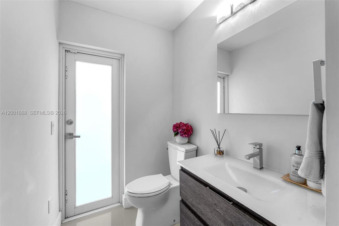 Active With Contract: $1,400,000 (5 beds, 3 baths, 0 Square Feet)