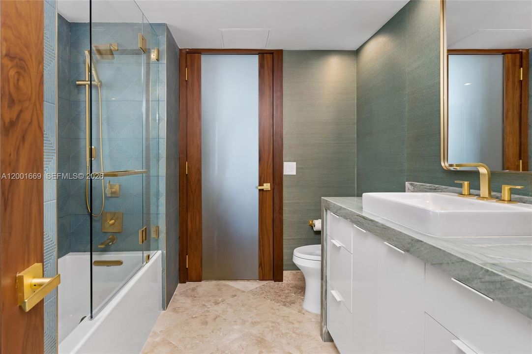 На продажу: $2,495,000 (3 спален, 2 ванн, 2623 Квадратных фут)
