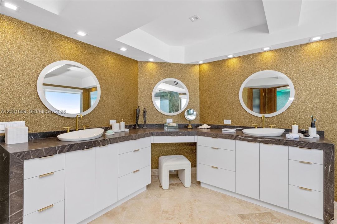 На продажу: $2,495,000 (3 спален, 2 ванн, 2623 Квадратных фут)