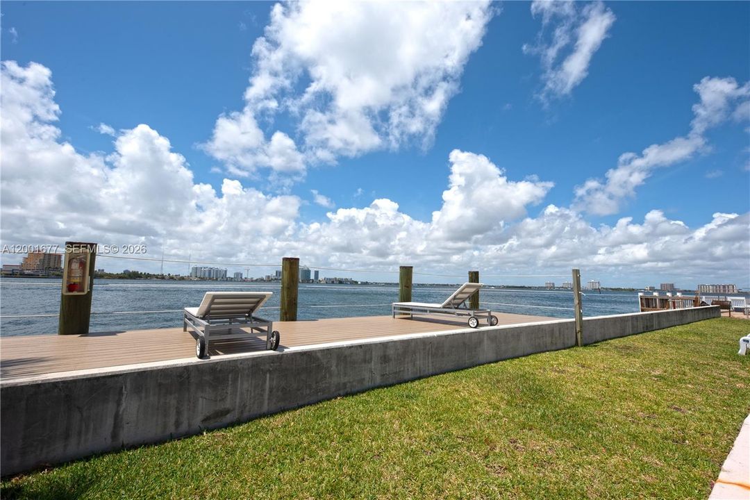 For Sale: $170,000 (1 beds, 1 baths, 663 Square Feet)