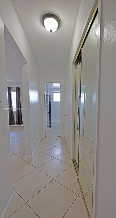 For Sale: $170,000 (1 beds, 1 baths, 663 Square Feet)