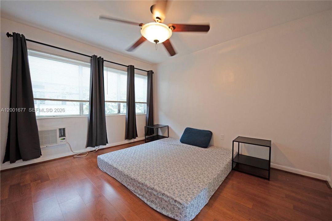 For Sale: $170,000 (1 beds, 1 baths, 663 Square Feet)