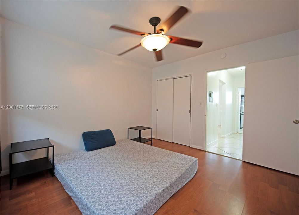 For Sale: $170,000 (1 beds, 1 baths, 663 Square Feet)