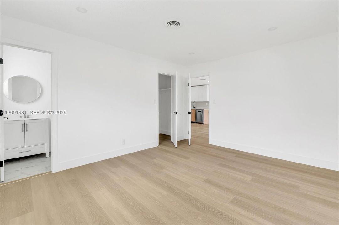 For Rent: $3,000 (2 beds, 2 baths, 825 Square Feet)