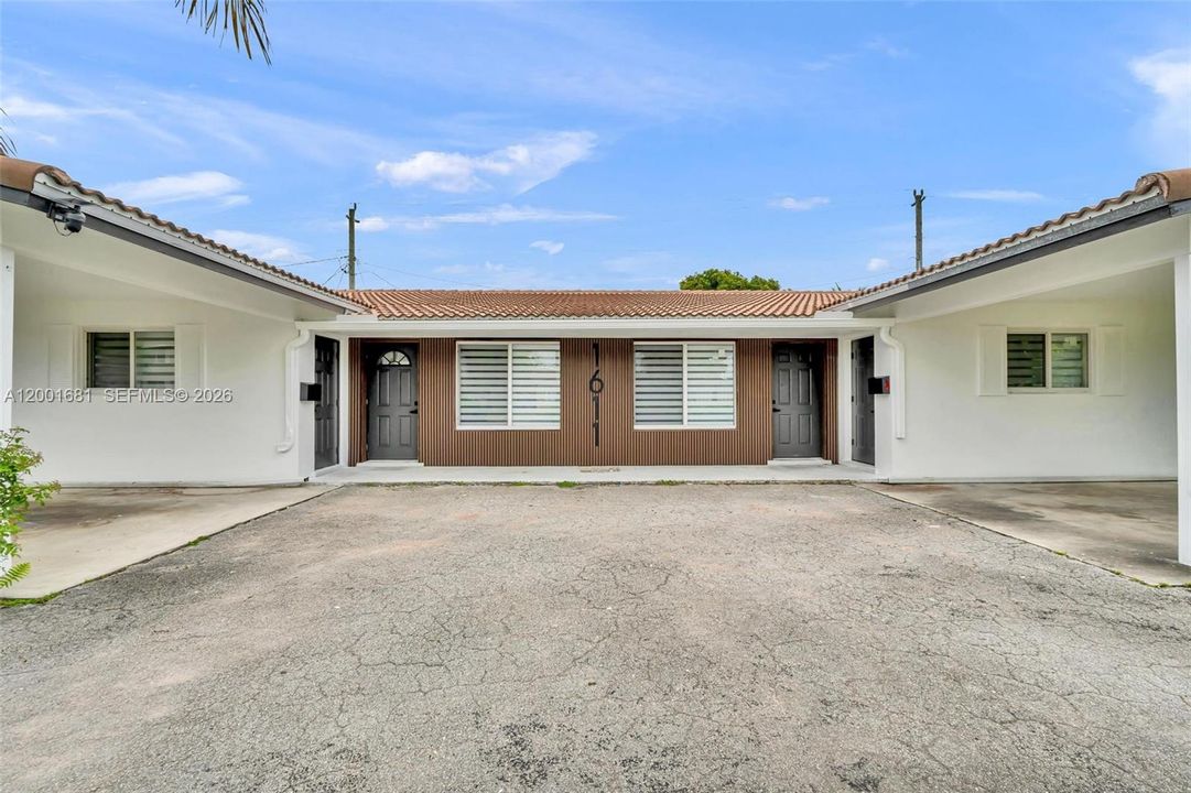 For Rent: $3,000 (2 beds, 2 baths, 825 Square Feet)
