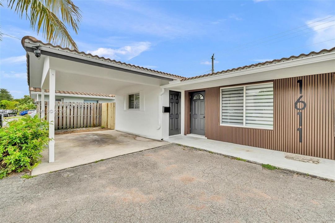 For Rent: $3,000 (2 beds, 2 baths, 825 Square Feet)