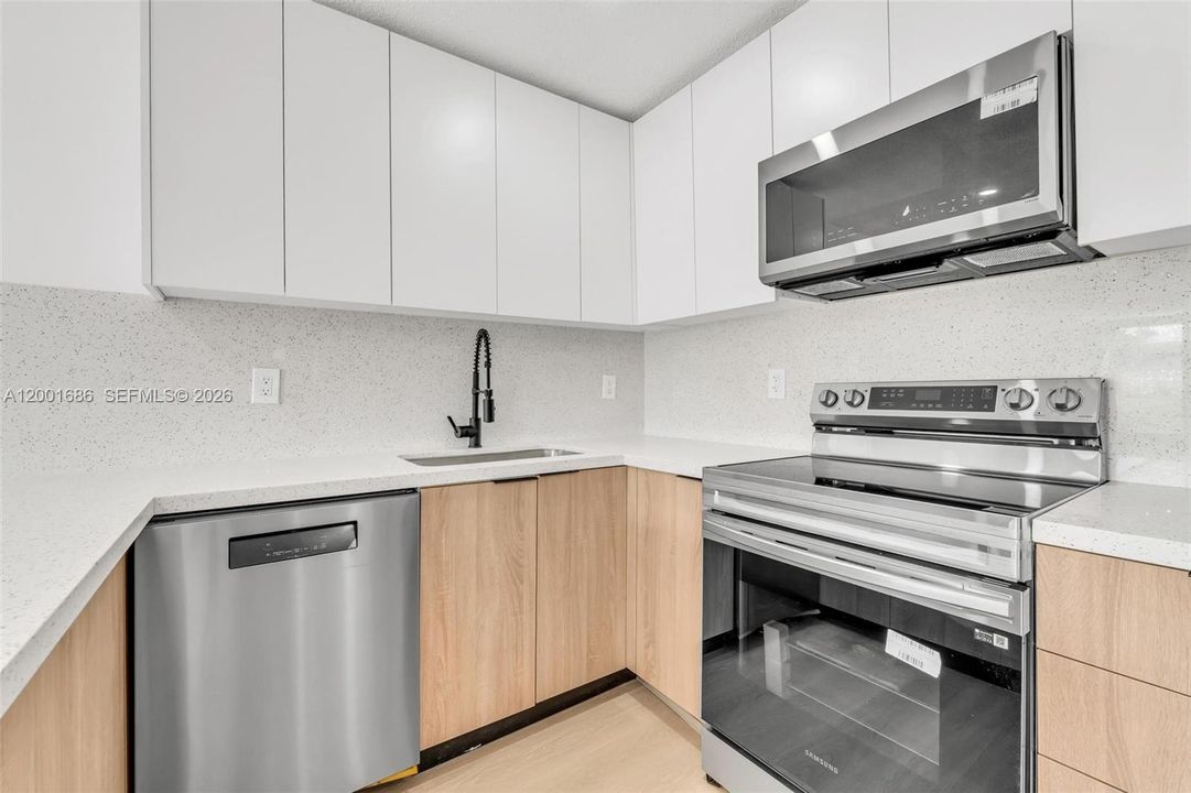 For Rent: $2,400 (1 beds, 1 baths, 600 Square Feet)