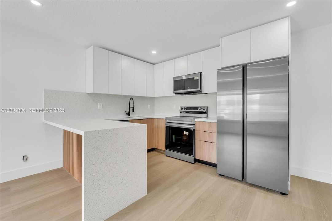 For Rent: $2,400 (1 beds, 1 baths, 600 Square Feet)