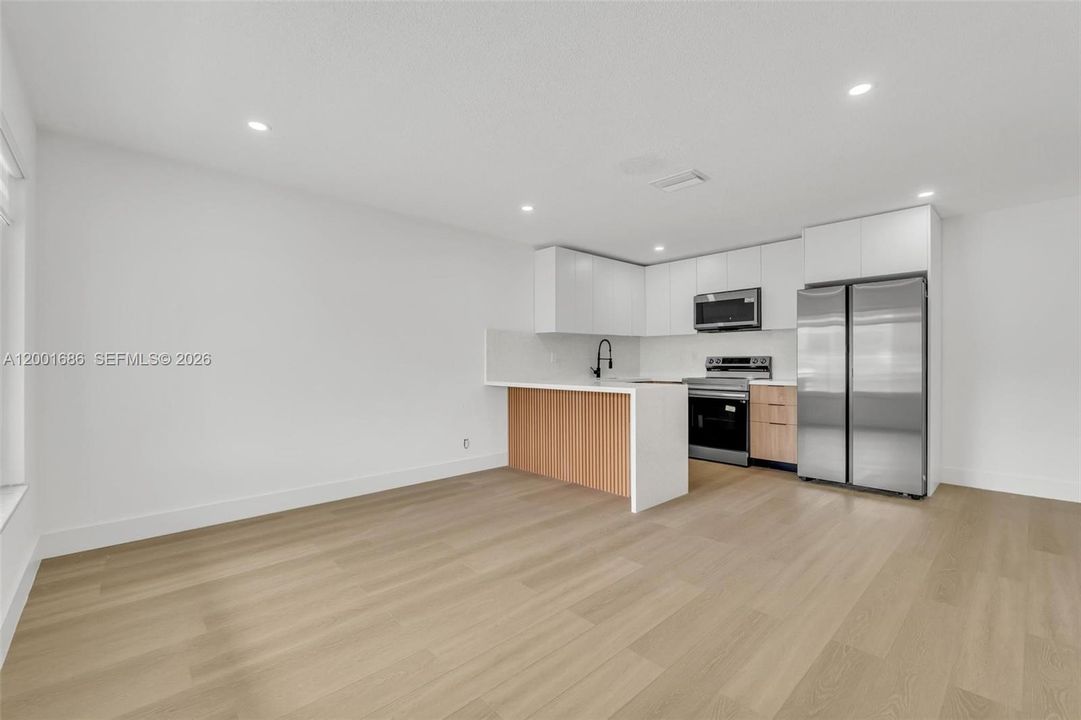For Rent: $2,400 (1 beds, 1 baths, 600 Square Feet)