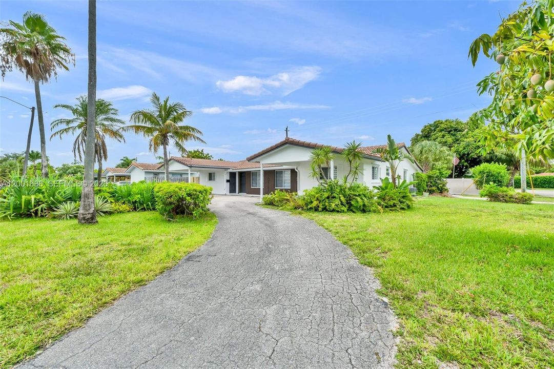 For Rent: $2,400 (1 beds, 1 baths, 600 Square Feet)