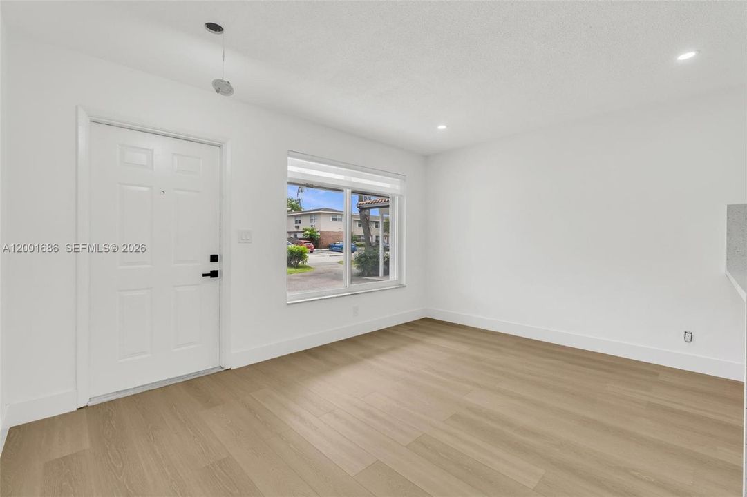 For Rent: $2,400 (1 beds, 1 baths, 600 Square Feet)