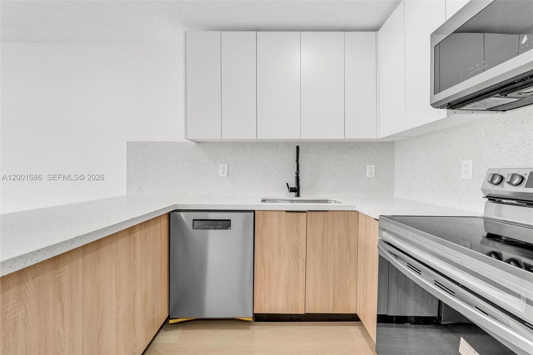 For Rent: $2,400 (1 beds, 1 baths, 600 Square Feet)