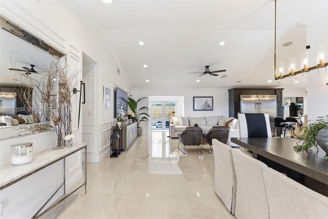Vendido Recientemente: $795,000 (4 camas, 2 baños, 2380 Pies cuadrados)