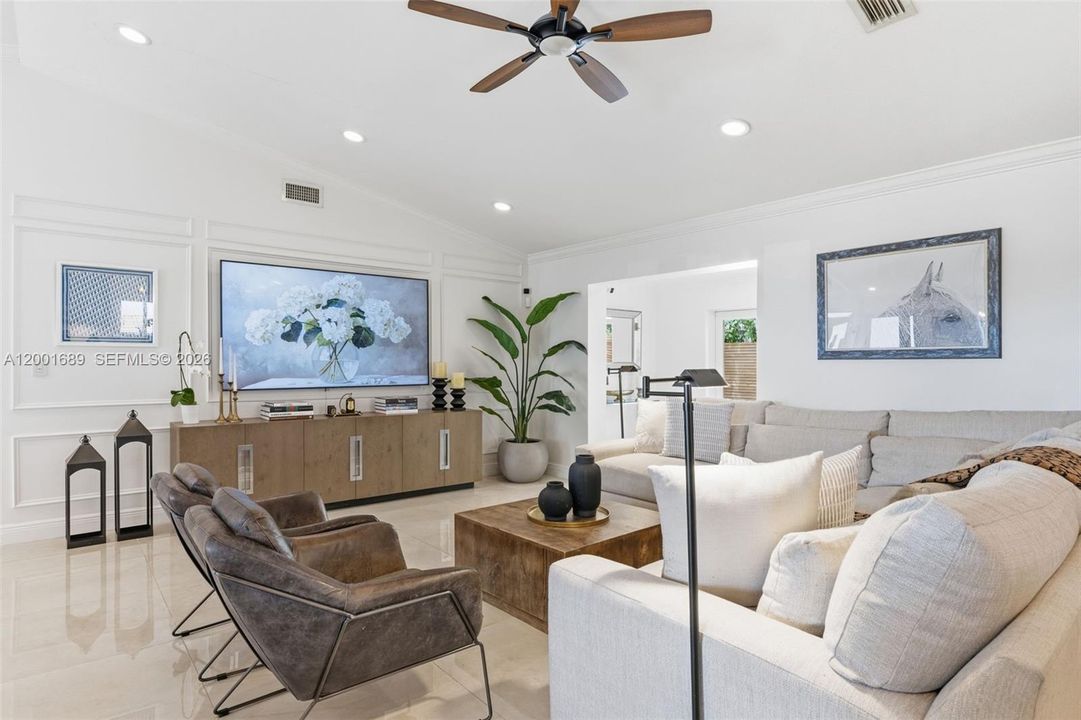 Vendido Recientemente: $795,000 (4 camas, 2 baños, 2380 Pies cuadrados)