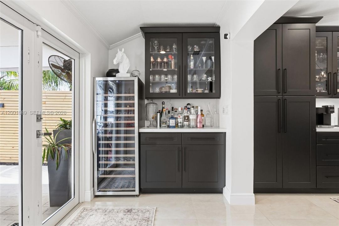Vendido Recientemente: $795,000 (4 camas, 2 baños, 2380 Pies cuadrados)