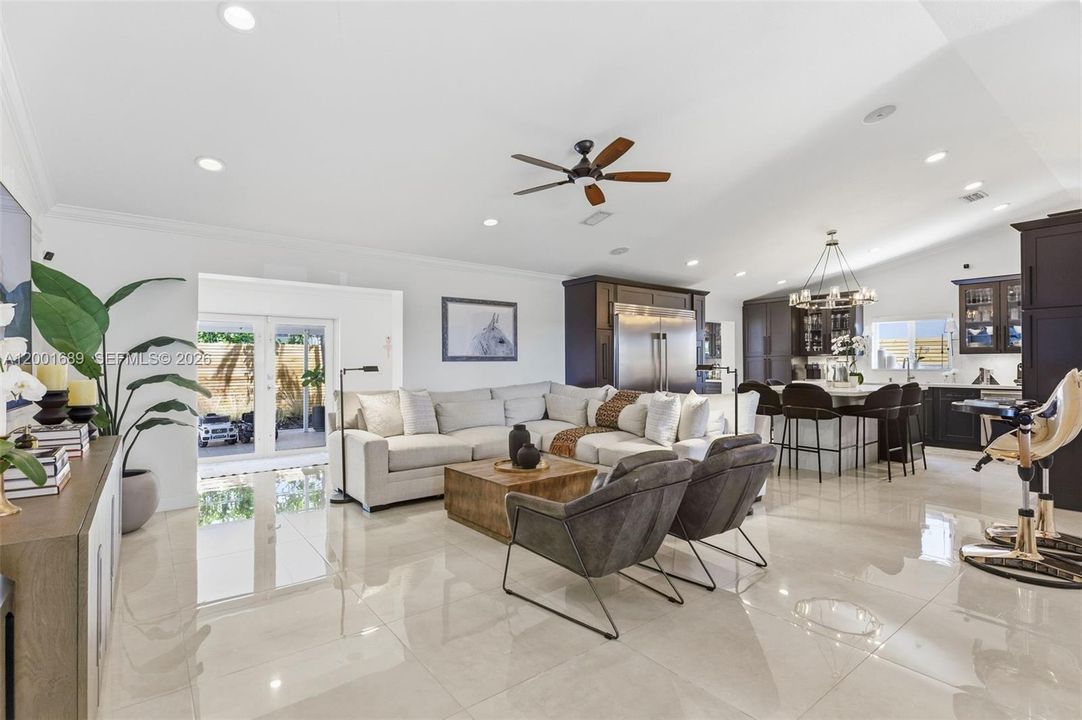 Vendido Recientemente: $795,000 (4 camas, 2 baños, 2380 Pies cuadrados)